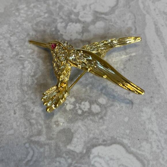 Hummingbird gold toned pin brooch pink eye rhinestone detail - Picture 5 of 12